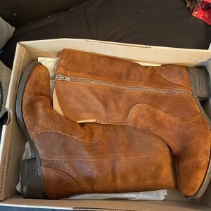 Born Mosse Boots Size 9 1/2 Med